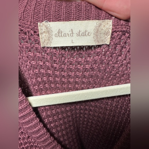 Altar’d State Waffle Knit Cold Shoulder Raw Hem Pullover Sweater Size Large - Picture 6 of 7